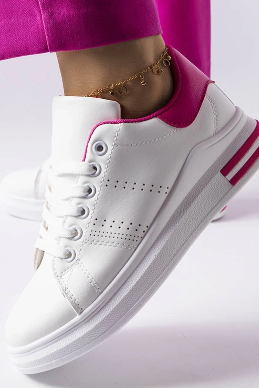 Sneakers bianche con accenti rosa...