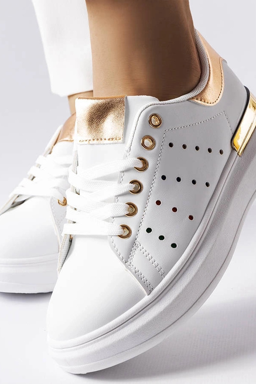 Sneakers bianche con perforazione...