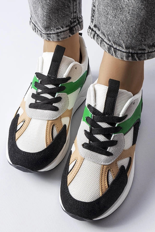 Scarpe sportive nere in vari...