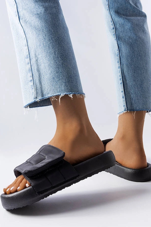 Pantofole nere con chiusura a velcro,...