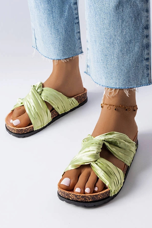 Infradito verdi decorate con...