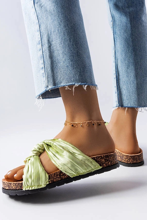 Infradito verdi decorate con...