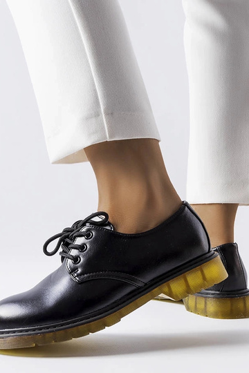 Anfibi da combattimento...