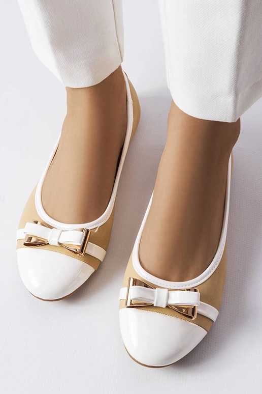 Scarpe bianco-beige con fiocchetto,...
