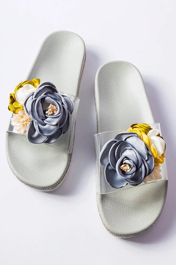 Infradito grigie con tomaia... 2