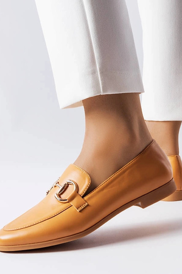 Mocassini marroni con tacco... 2