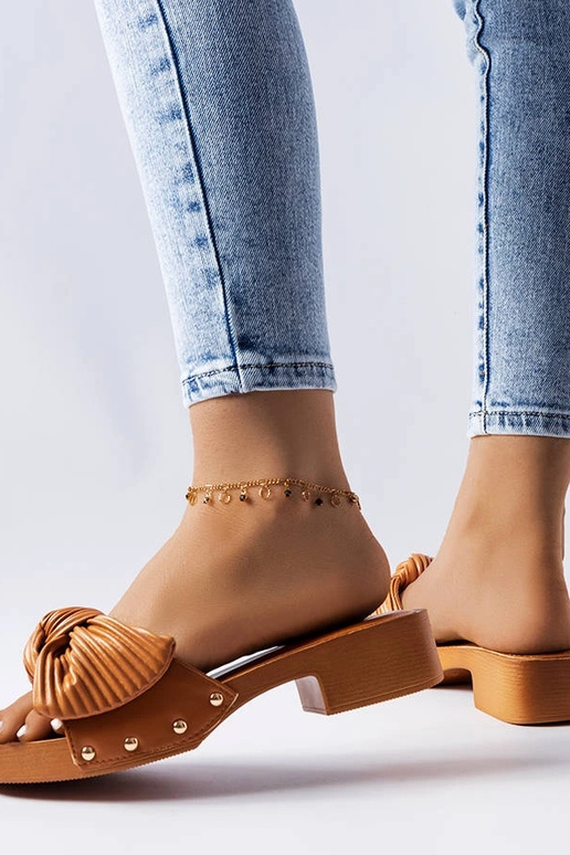 Mules marroni con tacco basso di...