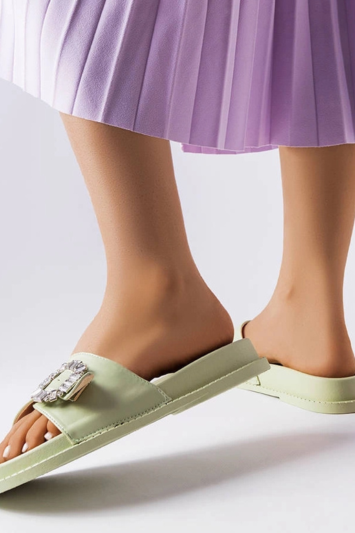 Infradito verdi decorate con zirconi...