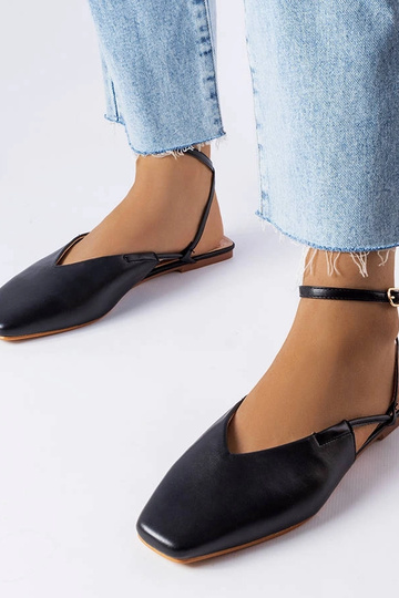 Sandali neri con punta...