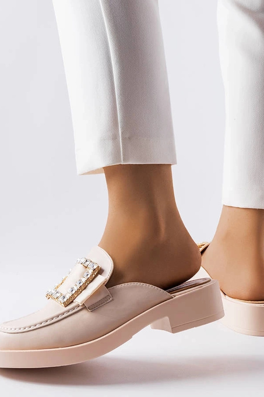 Infradito beige con punta chiusa...