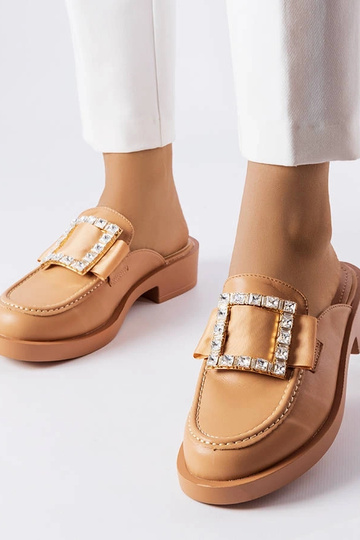 Infradito marroni con punta...