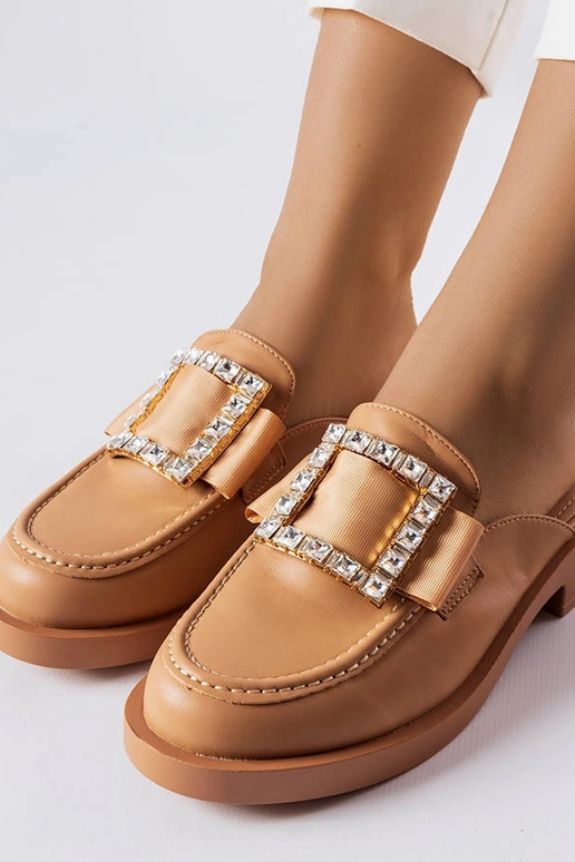 Infradito marroni con punta chiusa...