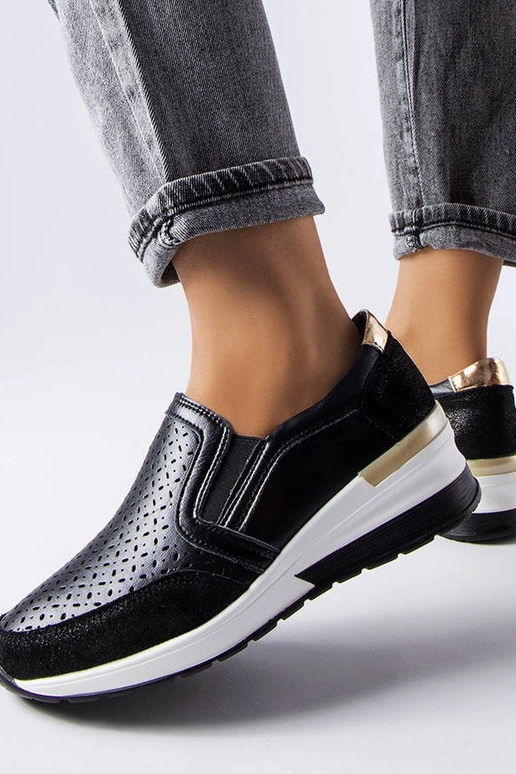 Sneakers con zeppa traforata nera Vernon