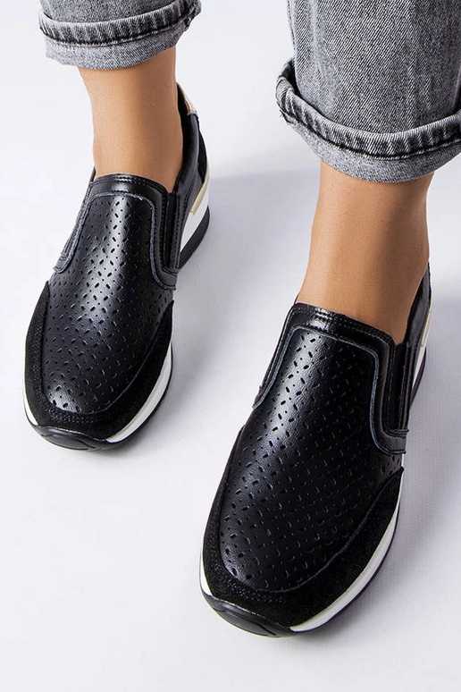 Sneakers con zeppa traforata nera Vernon