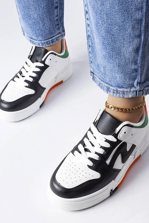 Scarpe nere e bianche con suola...