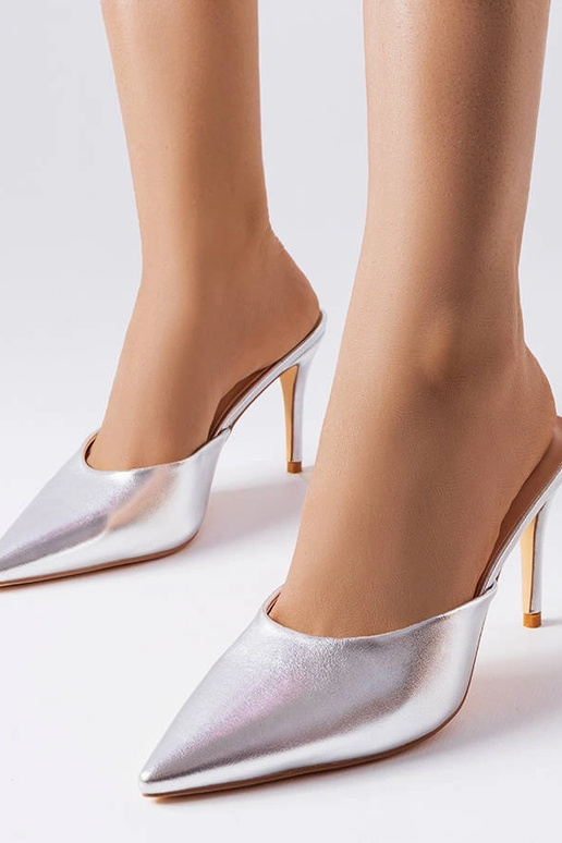 Ciabatte argentate con tacco, “Drainer”