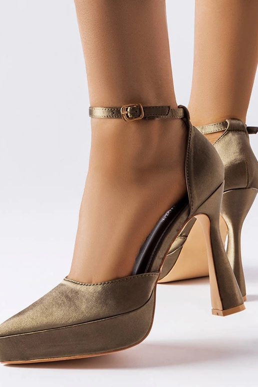 Décolleté con tacco alto color oliva...