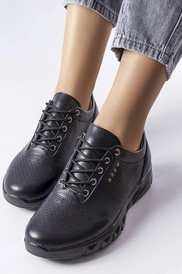 Scarpe traforate in pelle nera Brodeur 2