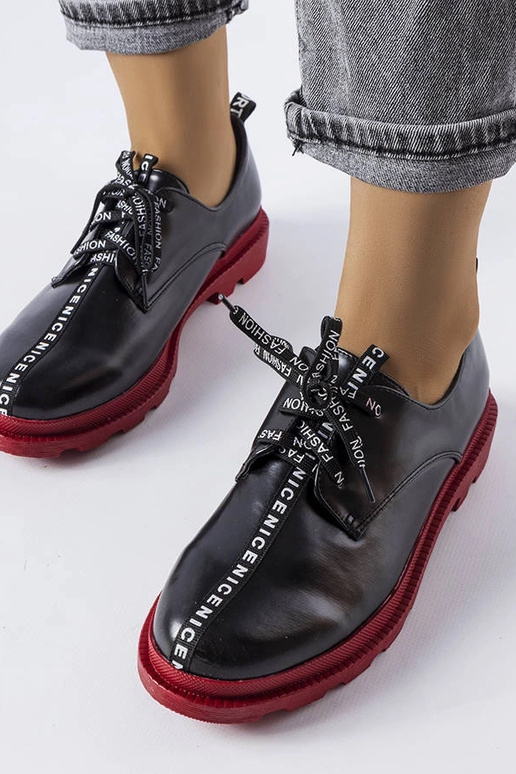 Stivaletti neri con suola a contrasto...