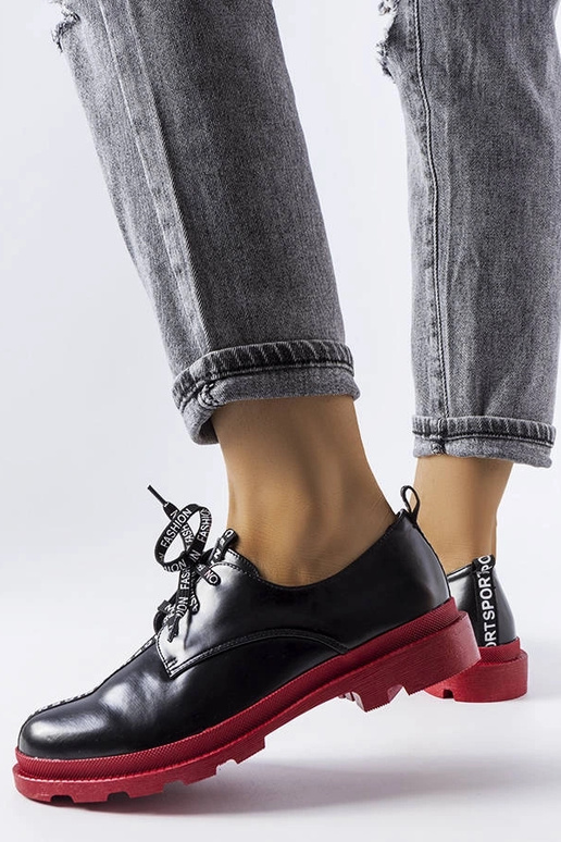 Stivaletti neri con suola a contrasto...