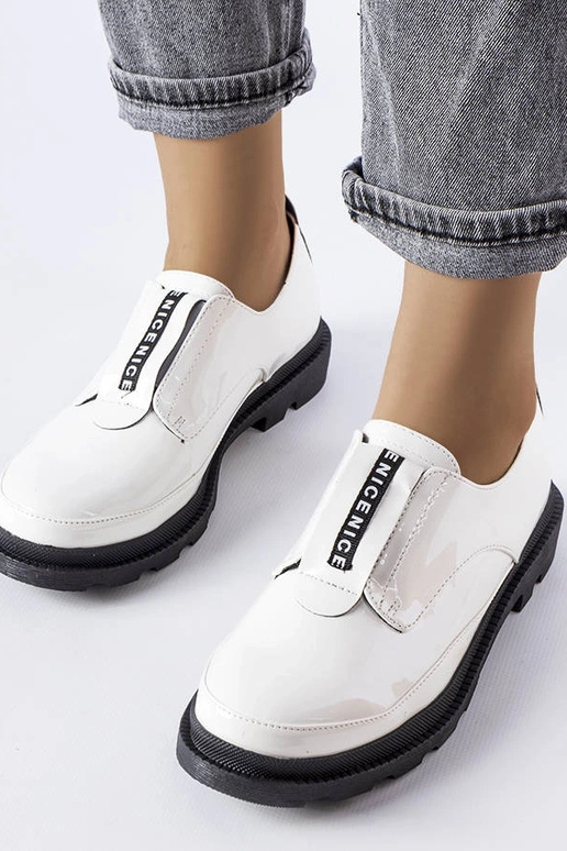 Scarpe Legget in vernice bianca