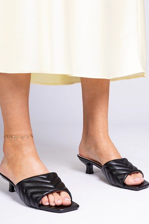 Ciabatte nere con tacco basso, “Launay”