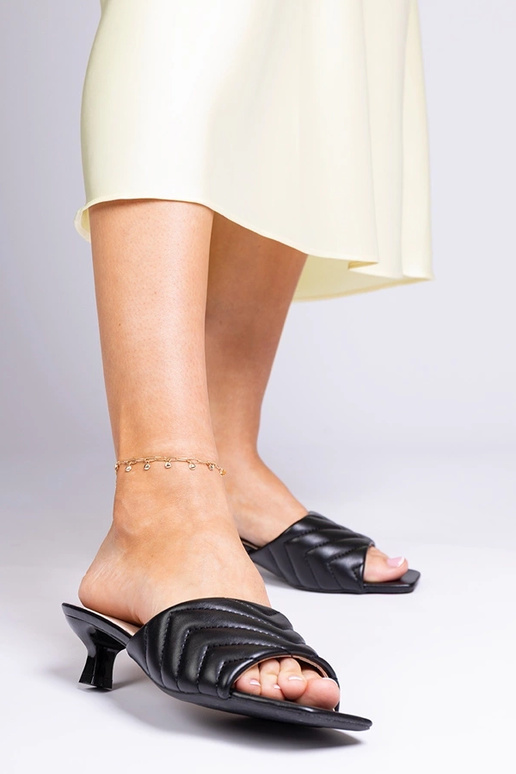 Ciabatte nere con tacco basso, “Launay”