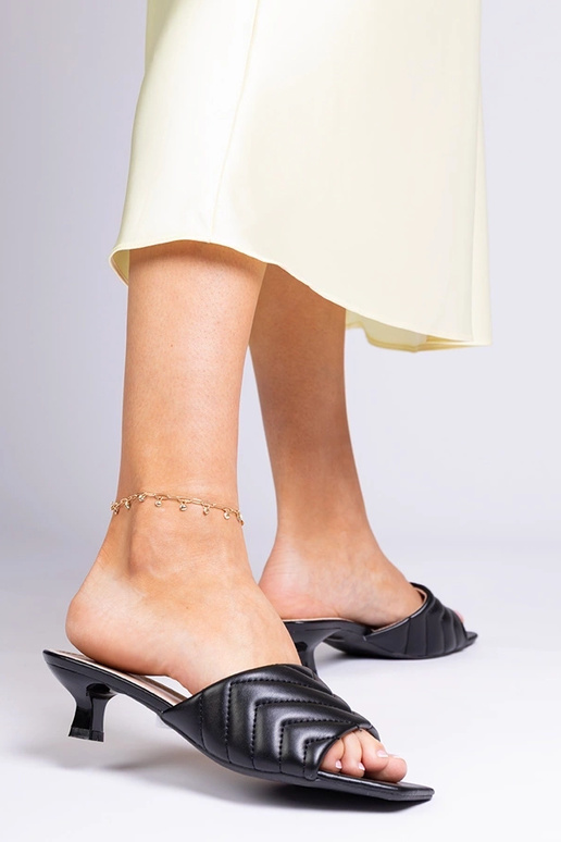 Ciabatte nere con tacco basso, “Launay”