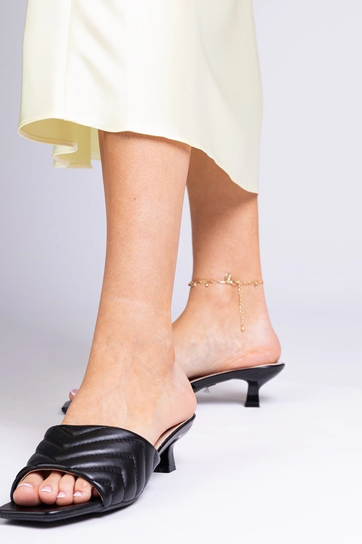 Ciabatte nere con tacco basso, “Launay”