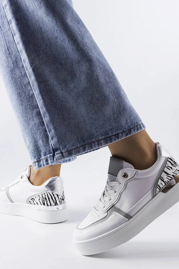 Sneakers bianche sulla piattaforma Tooele 2