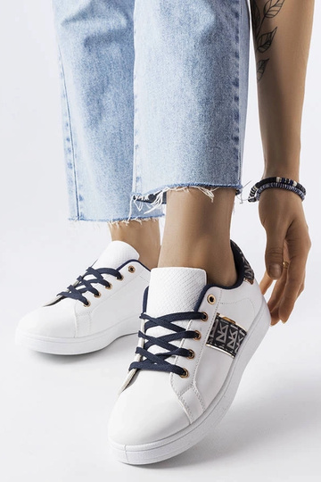 Sneakers bianche con tomaia... 2