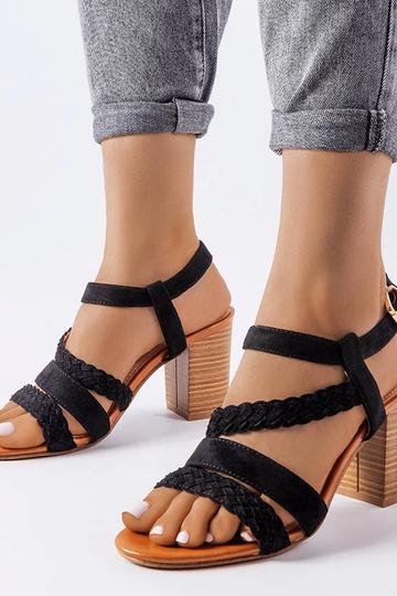 Sandali con cinturino...