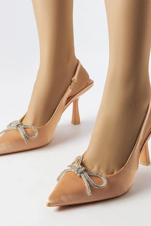 Scarpe con tacco beige con fiocco...