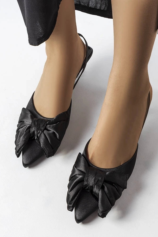 Tacchi alti neri con fiocco,...