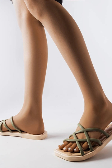 Infradito in gomma verde... 2