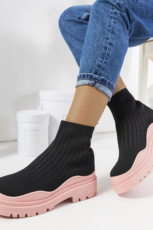 Scarpe sportive alte nere e rosa,...