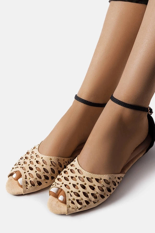 Sandali beige traforati con zirconi...