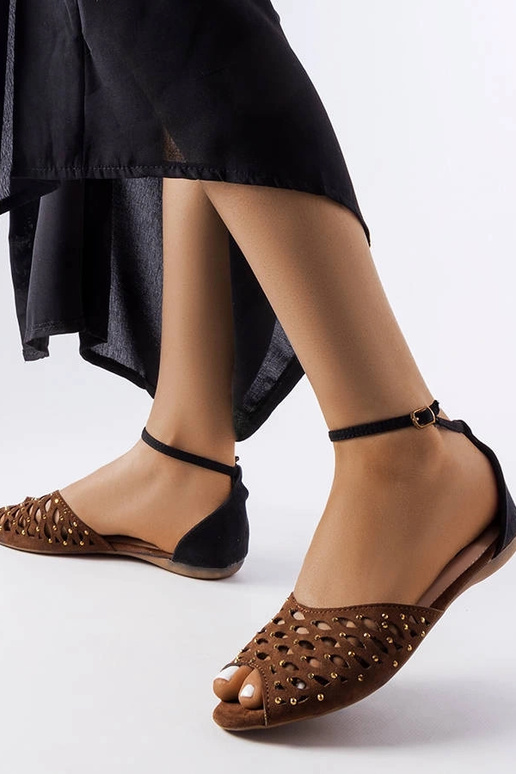 Sandali traforati marroni con zirconi...