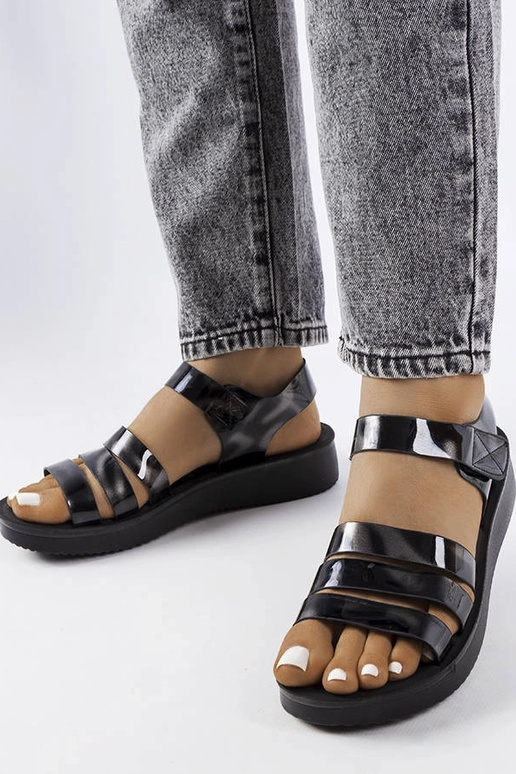 Sandali con zeppa in vernice nera...