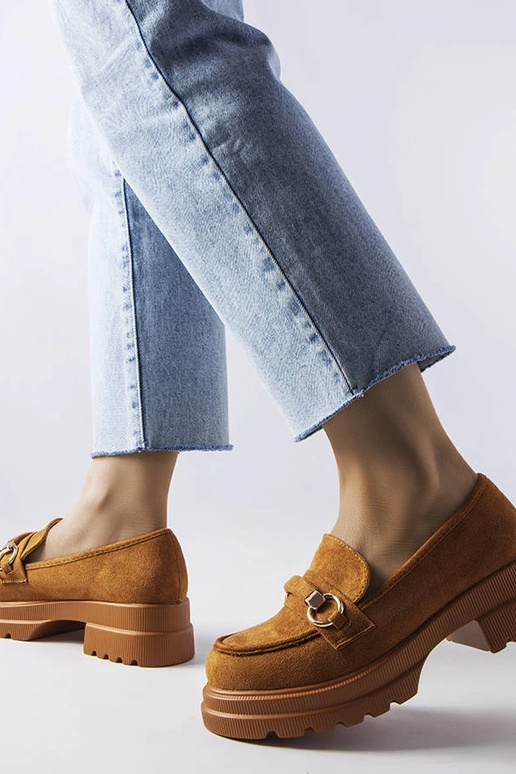 Mocassini marroni con suola massiccia...