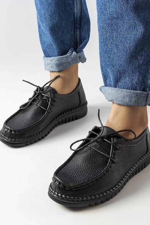 Stivaletti neri affusolati, „Tuva"