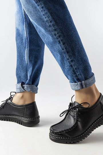 Stivaletti neri affusolati,... 2