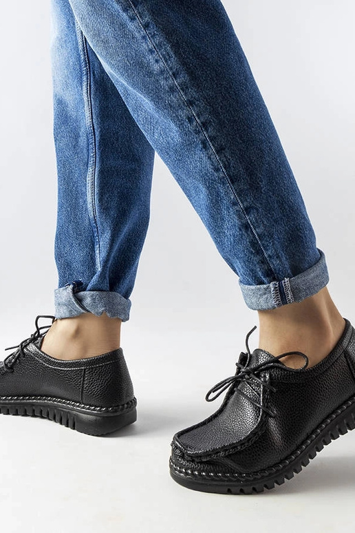 Stivaletti neri affusolati, „Tuva"