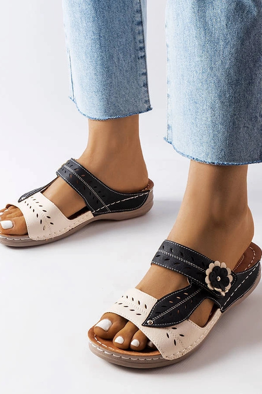 Infradito nere con zeppa bassa Jolanta