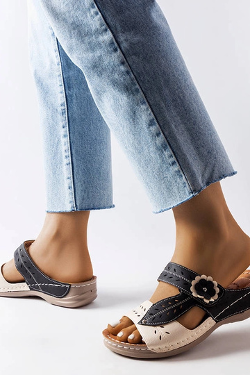 Infradito nere con zeppa... 2