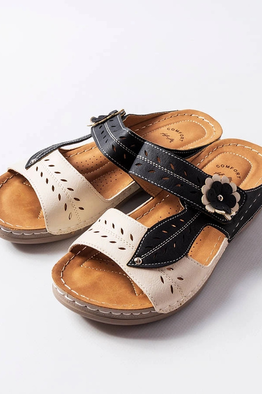 Infradito nere con zeppa bassa Jolanta