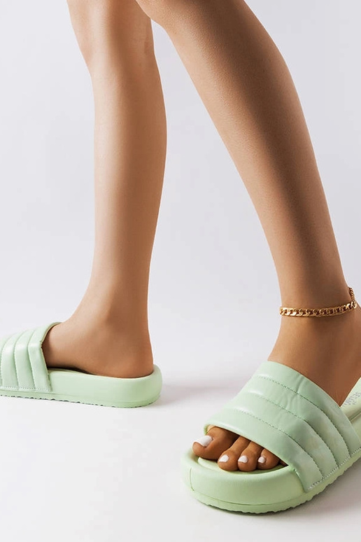 Infradito verdi decorate con...