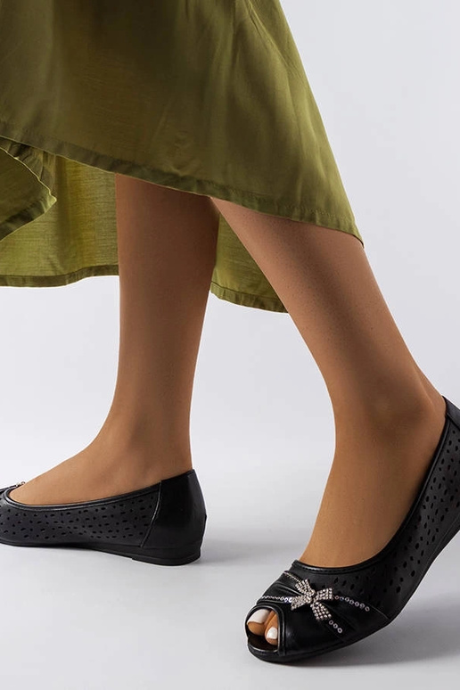Ballerine nere traforate con fiocco...