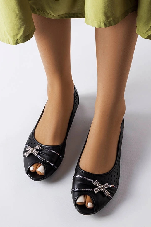 Ballerine nere traforate con fiocco...