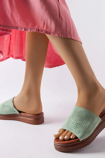 Infradito verdi con tomaia... 2